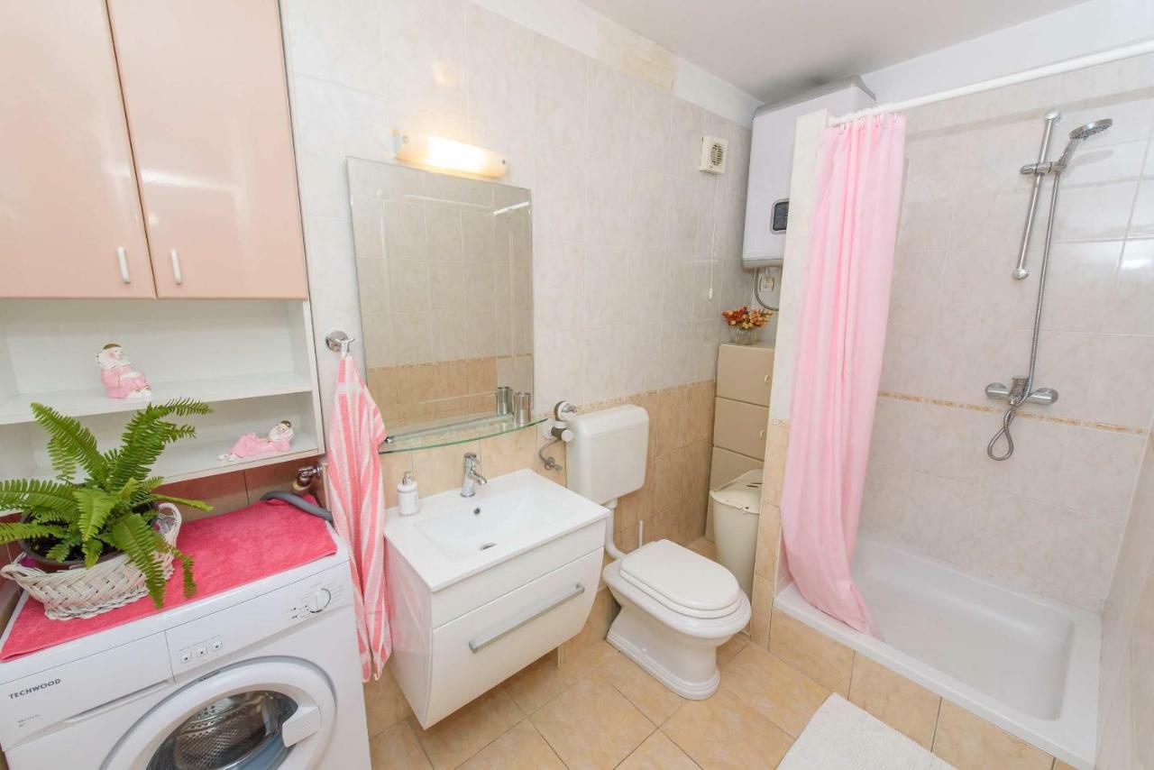 Comfortable And Stylish Apartment สปลิท ภายนอก รูปภาพ