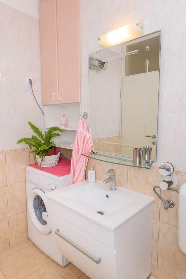 Comfortable And Stylish Apartment สปลิท ภายนอก รูปภาพ